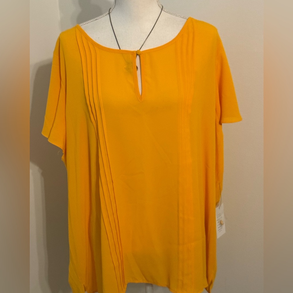Eloquii Pintuck Keyhole Tunic in Bright Yellow